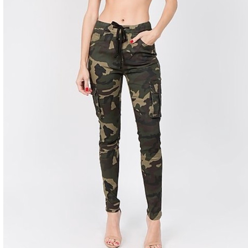 ❌SOLD‼️NWT Camo Joggers